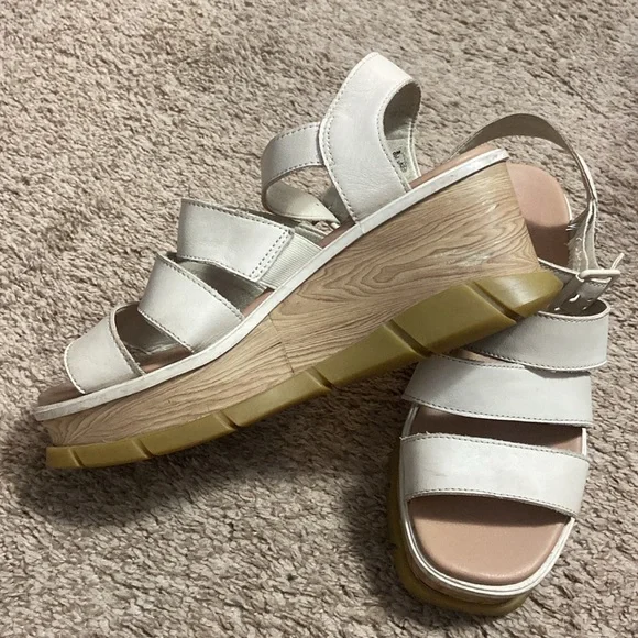 Sorel Chic Cream Strappy Sandals - Picture 3 of 3